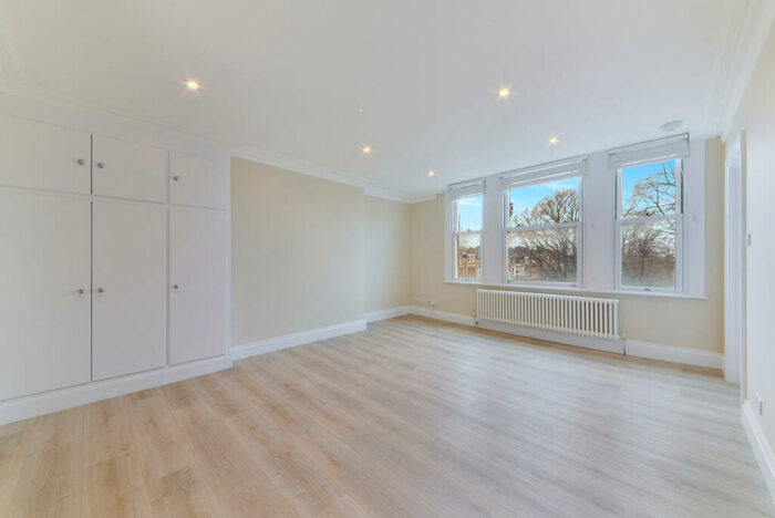 Apartment To Rent In The Gardens, East Dulwich London, SE22