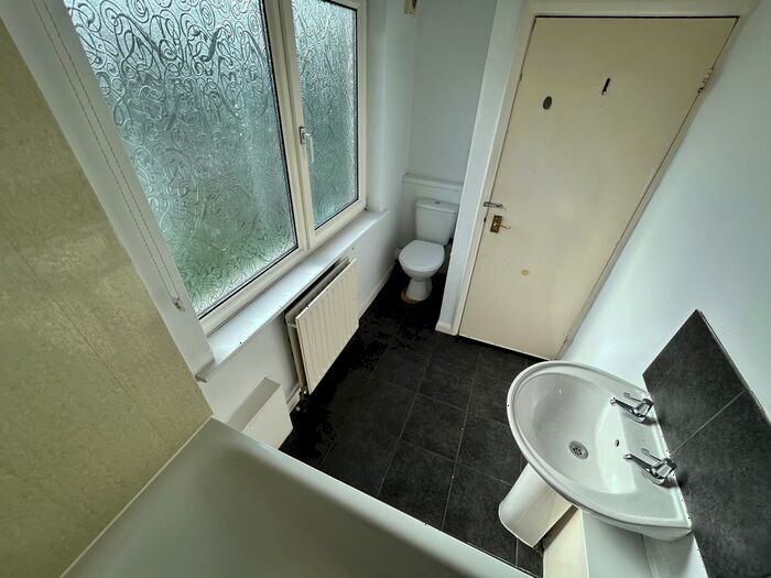 1 Bedroom Flat To Rent In Upper Flat Cedar Road, Rochester, Kent, ME2