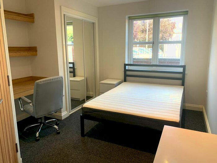 3 Bedroom Flat To Rent In Flat, Lord Tennyson House Rasen Lane, Lincoln, LN1