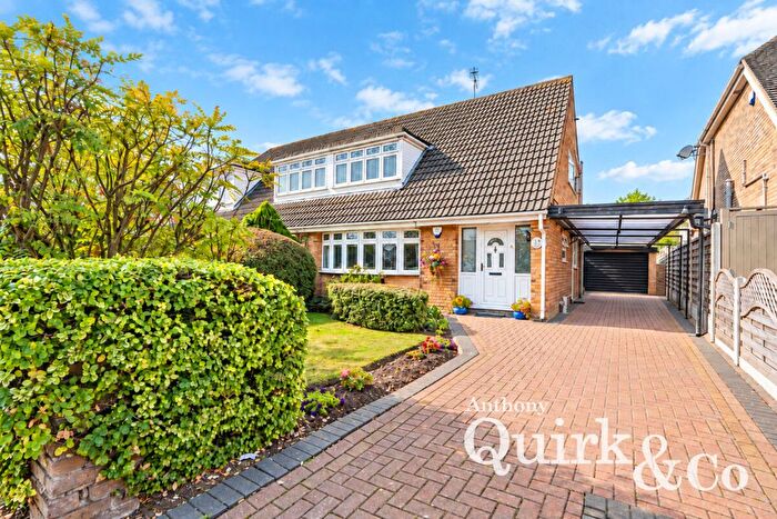3 Bedroom Semi-Detached House For Sale In Kings Road, Basildon, SS15