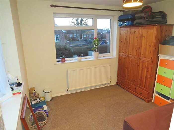 1 Bedroom Apartment To Rent In Albany Road, West Green, Crawley, RH11