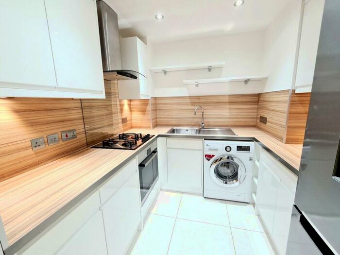 2 Bedroom Flat To Rent In Manor Garden, Holloway, N7