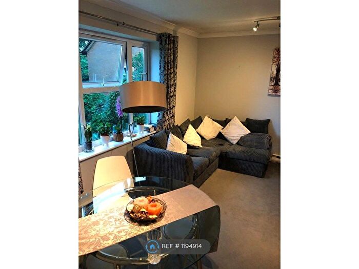 1 Bedroom Flat To Rent In Bovingdon Court, Bovingdon, HP3