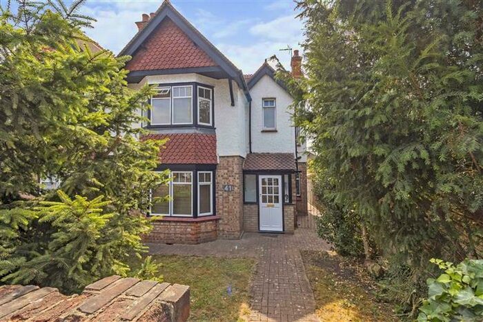 3 Bedroom House To Rent In Buckingham Road, Bletchley, Milton Keynes, MK3