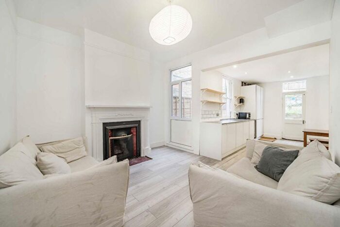 4 Bedroom Property To Rent In Southcroft Road, Streatham, SW16