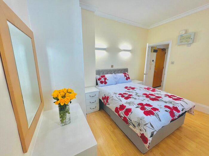 1 Bedroom Flat To Rent In White Horse Street, London, W1J