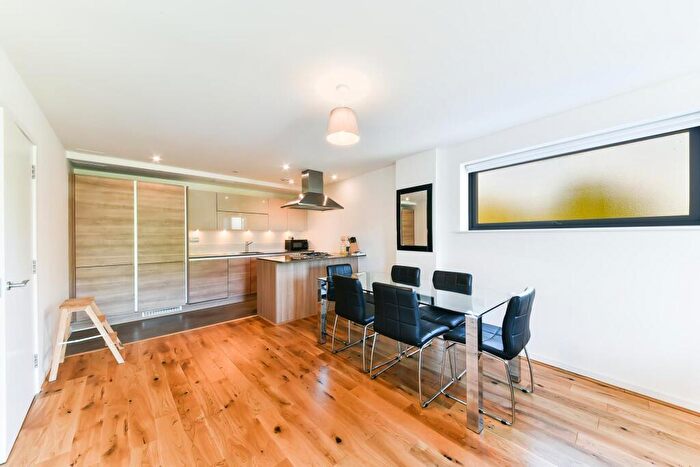 2 Bedroom Flat To Rent In Crowder Street, London, E1