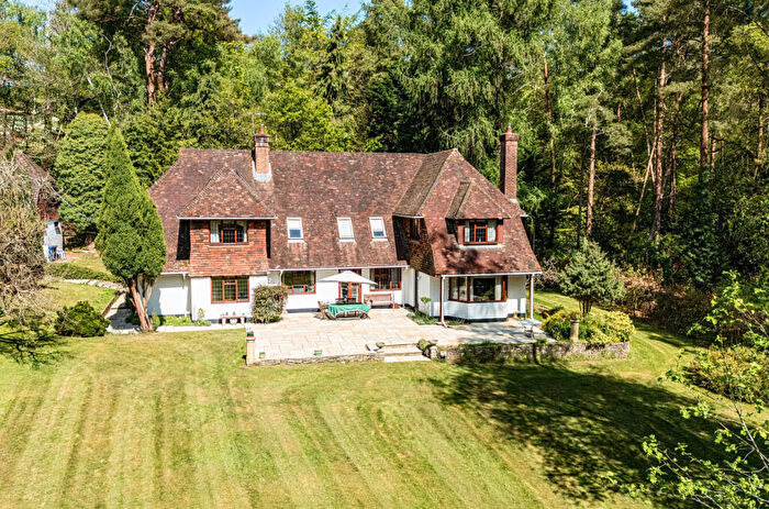 5 Bedroom Detached House For Sale In Swifts Close, Farnham, Surrey, GU10