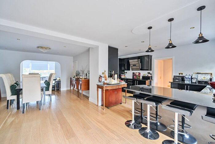 5 Bedroom Semi-Detached House For Sale In The Vale, Temple Fortune, London, NW11