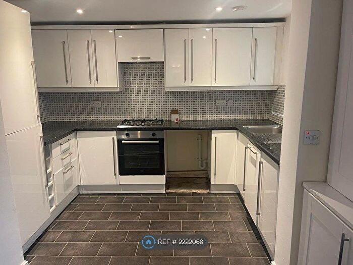 2 Bedroom Flat To Rent In Rochdale Road, Rochdale, OL16