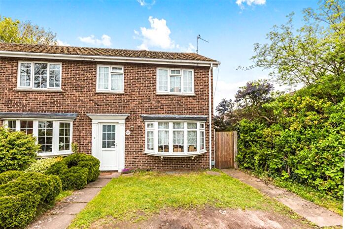3 Bedroom End Of Terrace House For Sale In Potley Hill Road, Yateley, Hampshire, GU46
