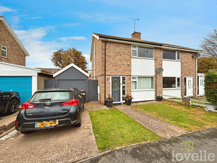 3 Bedroom Semi Detached House For Sale In Sperrin Close, Lincoln, LN5