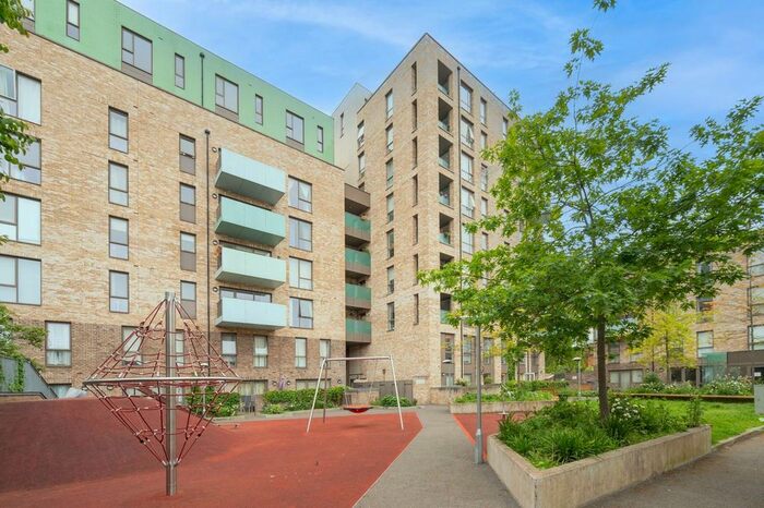 2 Bedroom Flat For Sale In East Street, Elephant And Castle, London, SE17
