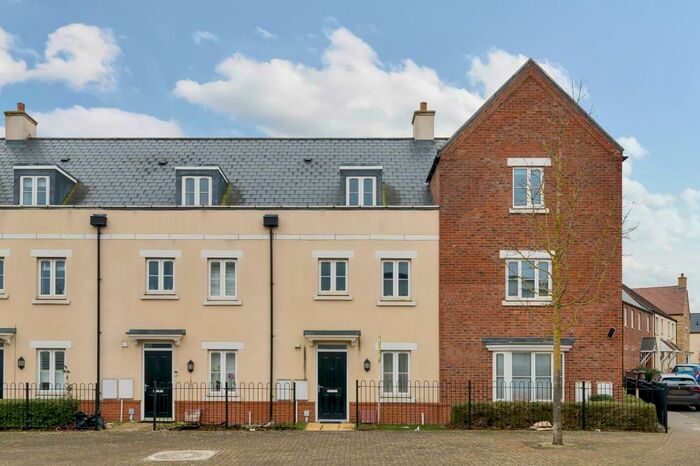 4 Bedroom Terraced House To Rent In Pioneer Way, Bicester, OX26