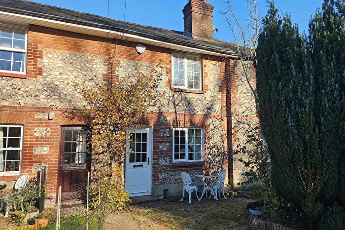 2 Bedroom Cottage To Rent In Slines Oak Road, Woldingham, Surrey., CR3