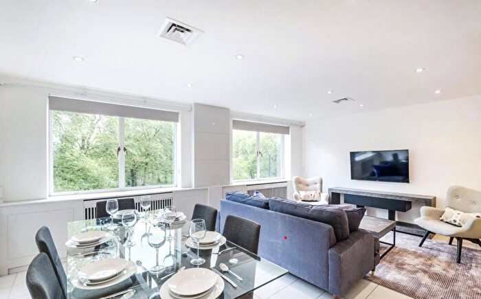3 Bedroom Flat To Rent In Piccadilly, Mayfair, London, W1J