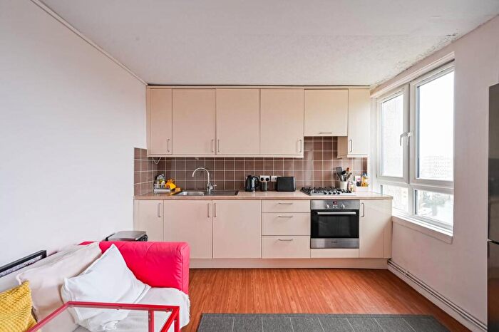 3 Bedroom Flat For Sale In Old Ford Road, , Bow, London, E3
