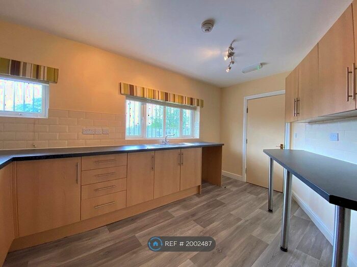 3 Bedroom Flat To Rent In Beverley Drive, Stoke-On-Trent, ST2