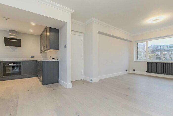 3 Bedroom Flat To Rent In Sheen Road, Richmond, TW9