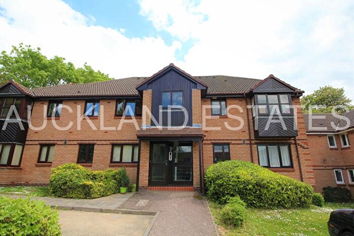 1 Bedroom Apartment To Rent In Bornedene, Potters Bar, EN6