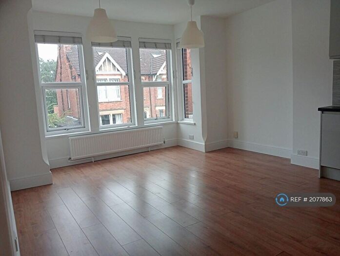 2 Bedroom Flat To Rent In Oaklands Road, Bedford, MK40