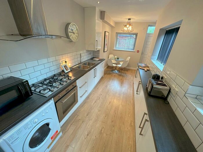 6 Bedroom Terraced House To Rent In Holt Road, L7