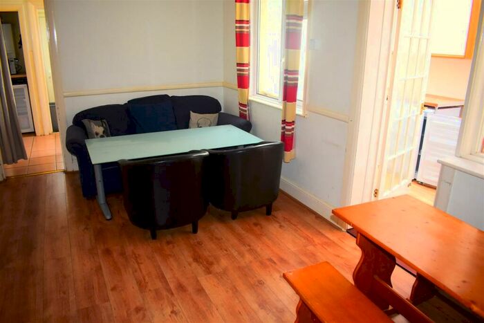 5 Bedroom Detached House To Rent In Somers Road, Southsea, PO5