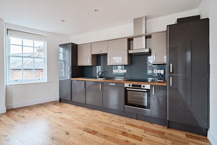 2 Bedroom Flat To Rent In High Street, Esher, Surrey, KT10