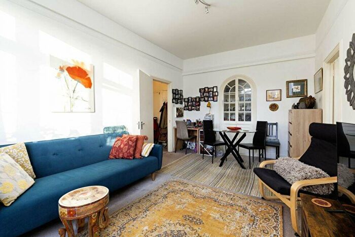 1 Bedroom Flat To Rent In Cleve Road, West Hampstead, NW6