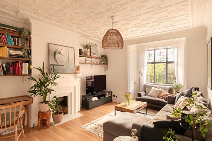 2 Bedroom Maisonette For Sale In The Gardens, East Dulwich, SE22