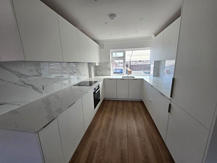 2 Bedroom Flat To Rent In Hertford Road, Enfield, EN3