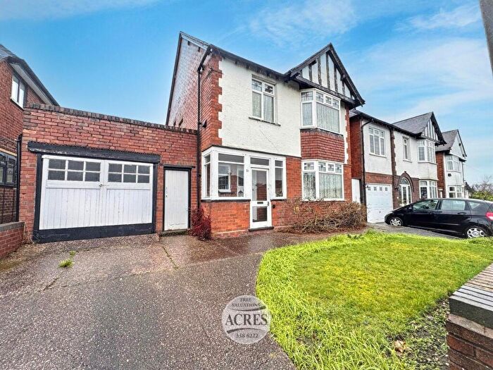 3 Bedroom Detached House For Sale In Birmingham Road, Great Barr, Birmingham, B43