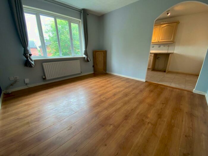 2 Bedroom Flat To Rent In Waterville Close, Leicester, LE3