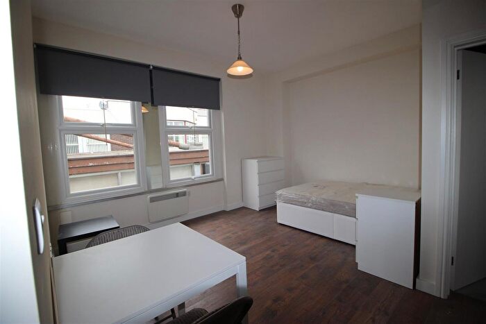 Studio To Rent In Sentinel Square, Hendon, London, NW4
