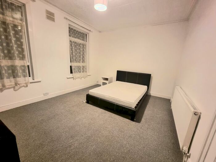 5 Bedroom Terraced House To Rent In St. Georges Square, London, E7