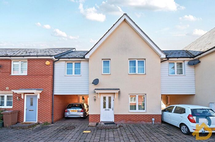 3 Bedroom Link Detached House For Sale In Gerard Gardens, Chelmsford, Essex, CM2