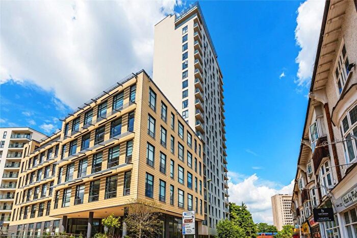 2 Bedroom Apartment To Rent In Woking, Surrey, GU22