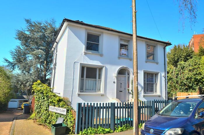 2 Bedroom Maisonette To Rent In South Vale, Crystal Palace, SE19