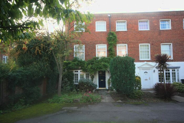 4 Bedroom End Of Terrace House To Rent In Blenheim Gardens, Kingston Upon Thames, Surrey, KT2