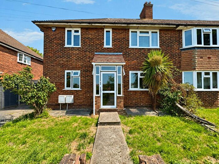 2 Bedroom Maisonette For Sale In Altash Way, London, SE9