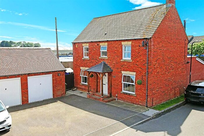 4 Bedroom Detached House For Sale In Sunnyside Close, Angmering, West Sussex, BN16