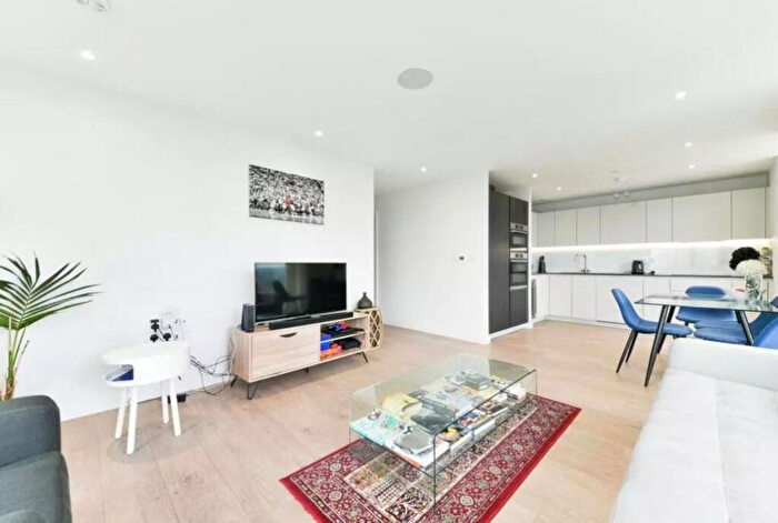 2 Bedroom Apartment To Rent In Goldcrest Building, Woodberry Down, N4