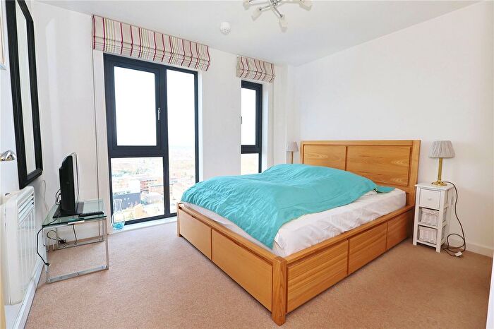 1 Bedroom Flat To Rent In Guildford Road, Woking, Surrey, GU22