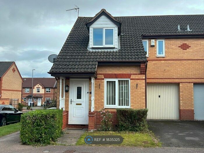 3 Bedroom Semi-Detached House To Rent In Muncaster Gardens, Northampton, NN4