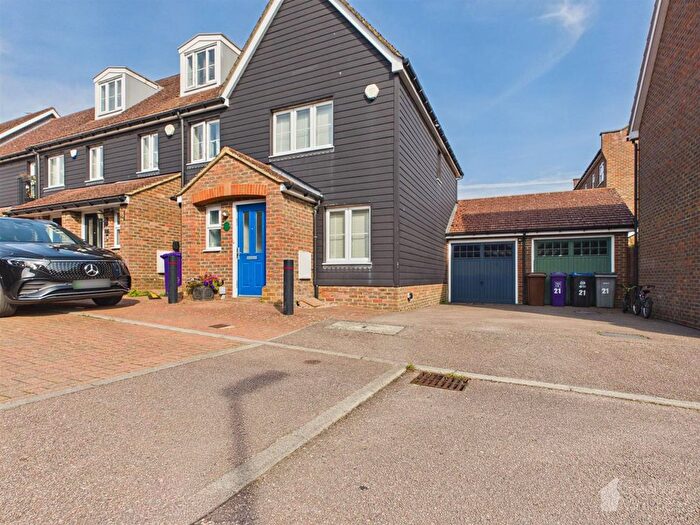 2 Bedroom End Of Terrace House For Sale In Haycock Round, Great Ashby, Stevenage, SG1
