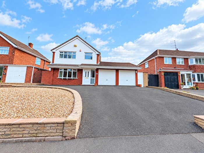 3 Bedroom Detached House For Sale In Fallowfield Road, Halesowen, B63