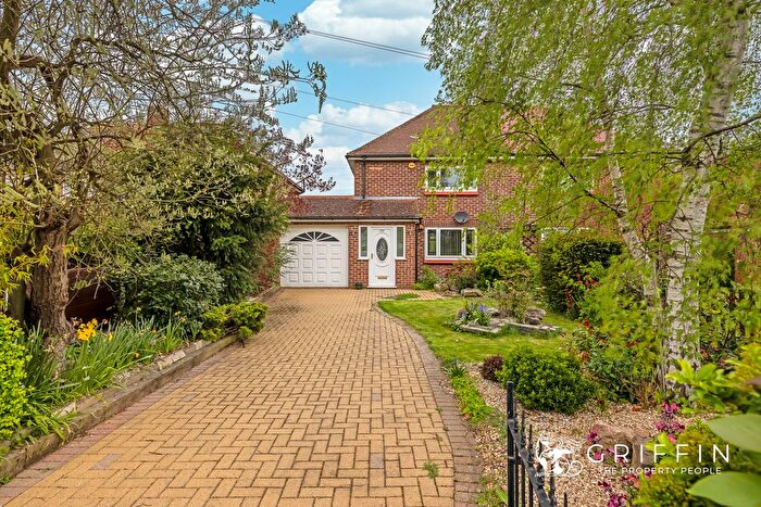 3 Bedroom Semi-Detached House For Sale In High Road, Orsett, Grays, RM16