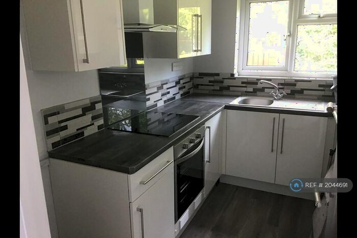 1 Bedroom Flat To Rent In Chaucer Close, Tamworth, B79