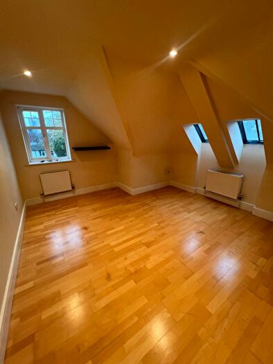 2 Bedroom Property To Rent In Addlestone Park, Addlestone, KT15