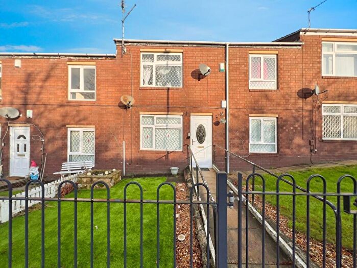 1 Bedroom Flat For Sale In Welham Walk, Bradford, BD3